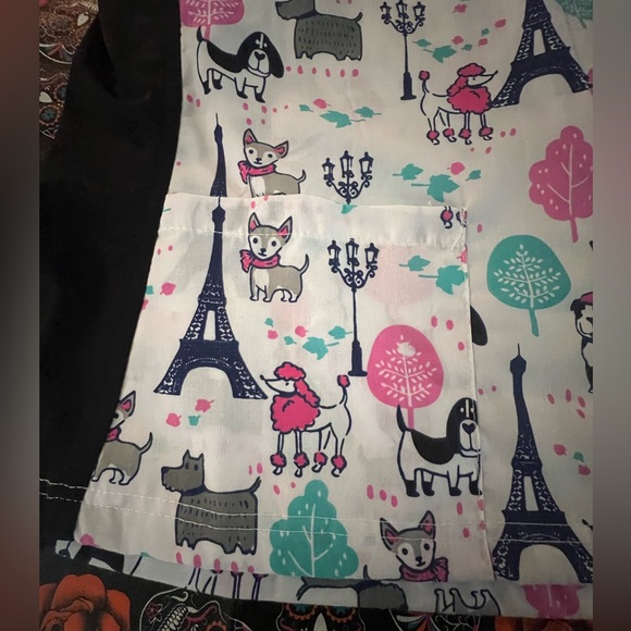 🆕 Green Town J'Adore Paris Women's 2-pocket STRETCH V-Neck Print Scrub Top - Picture 6 of 16